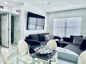 Een smart-tv, een videogameconsole, Netflix en streamingdiensten