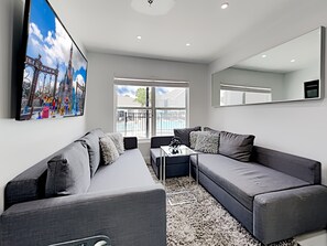 Een smart-tv, een videogameconsole, Netflix en streamingdiensten