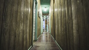 Hallway - Twin Fin Hostels (Bocas del Toro)