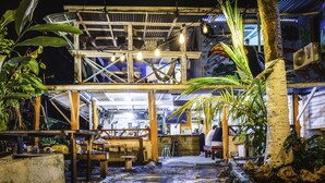 Front of property - Twin Fin Hostels (Bocas del Toro)