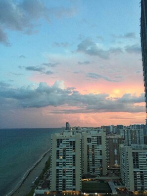 Beach/ocean view - STYLISH & SPACIOUS 3BDR WITH BREATHTAKING VIEW IN 5 STAR HIGH RISE COMPLEX (Hallandale Beach)