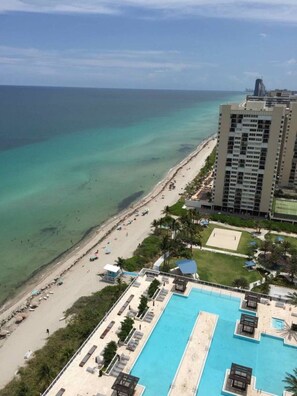 Innenpool, Außenpool