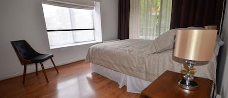 1 habitación, tabla de planchar con plancha, wifi y ropa de cama