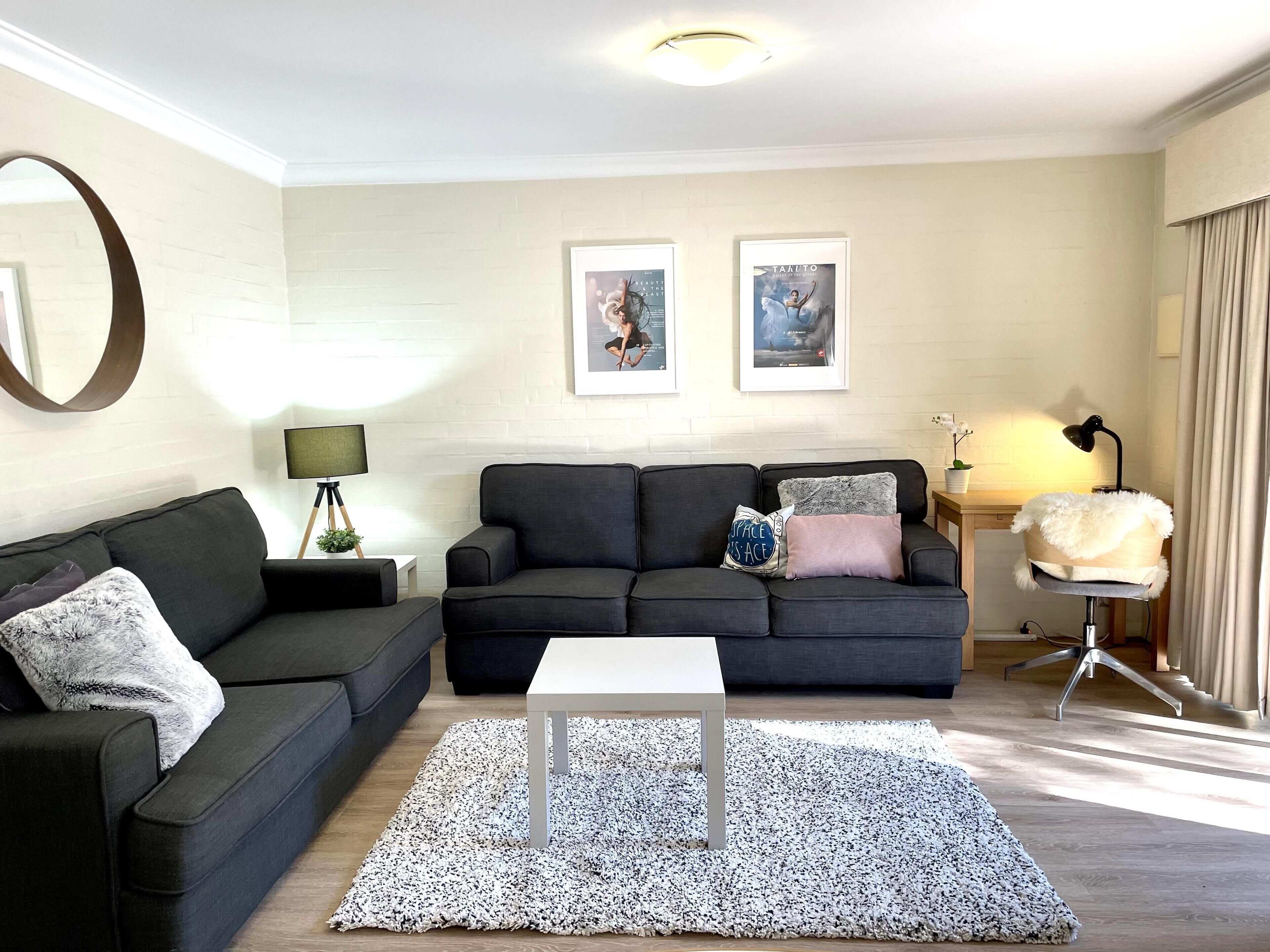 Subiaco Village with pool, BBQ & spa - free parking and wifi - two bedroom