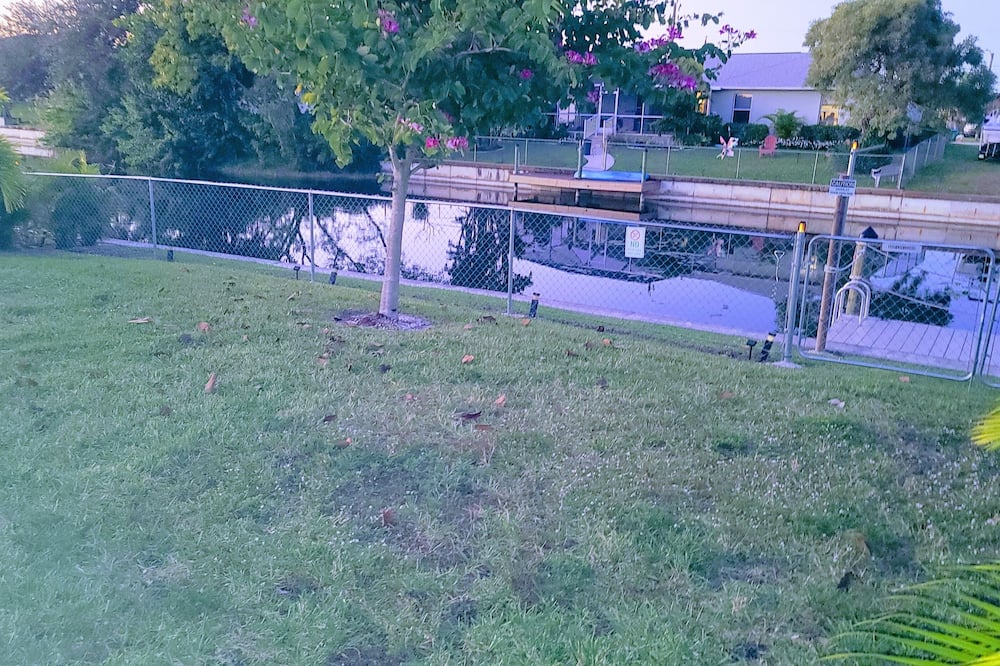 (519)  Beautiful Canal Waterfront Vacation Home