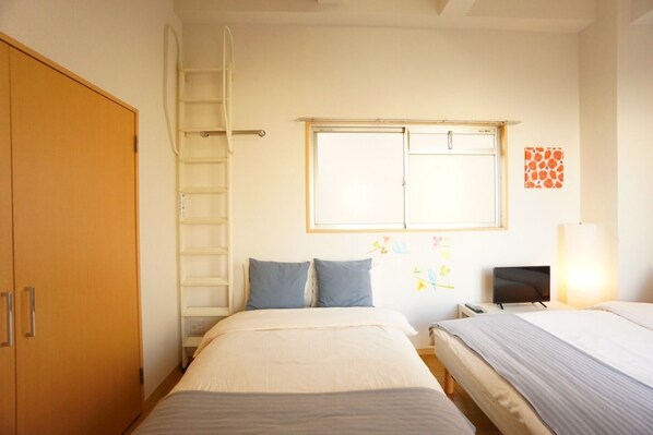 1 bedroom, desk, free WiFi, bed sheets