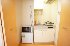 Fridge, microwave, stovetop, cookware/dishes/utensils