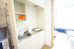Fridge, microwave, stovetop, cookware/dishes/utensils