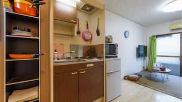 冰箱、微波炉、炉灶、厨具/餐具