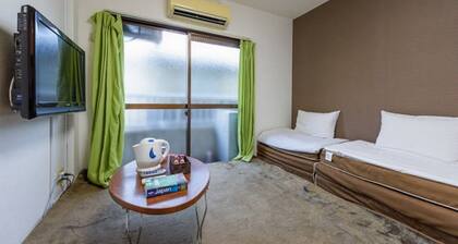Prices are half price in facilities - Short Twin / Sakai Ćsaka