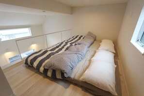 1 slaapkamer, een bureau, een strijkplank/strijkijzer, gratis wifi