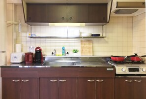 Fridge, microwave, stovetop, cookware/dishes/utensils - 5 minutes by subway to Sapporo station  - Sapporo Enju Nakanoshima store 705 / Sapporo Hokkaidō (Sapporo)