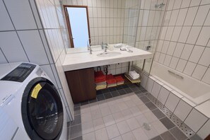 Hair dryer, towels - Ginkakuji Vacation Home New Opening - Ginkakuji Vacation Home / Kyoto Kyōto (Kyoto)