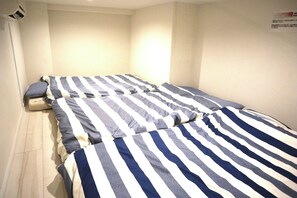 1 habitación, escritorio, tabla de planchar con plancha y wifi gratis