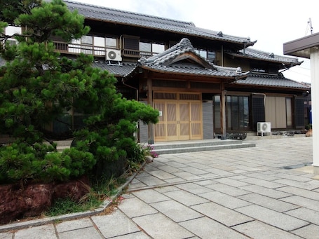 Exterior detail. Room 4 Nagashima Japanese style - Night stay / Kuwana Mie
