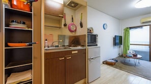 Fridge, microwave, stovetop, cookware/dishes/utensils