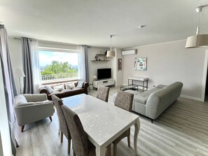 Deluxe Villa, 2 Bedrooms | Living room | Flat-screen TV - Cape House (Albano Laziale)