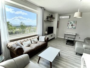 Deluxe Villa, 2 Bedrooms | Living room | Flat-screen TV - Cape House (Albano Laziale)