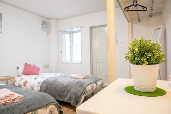5 chambres, bureau, fer et planche à repasser, accès au Wi-Fi (inclus)