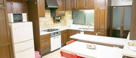 Fridge, microwave, stovetop, cookware/dishes/utensils