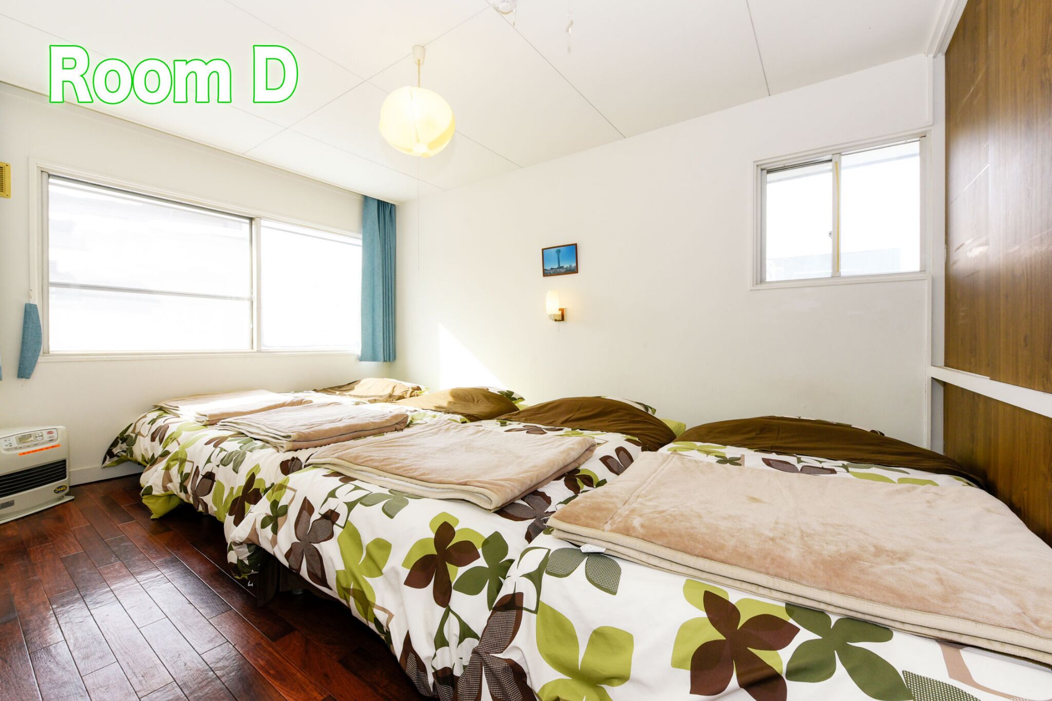 4 bedrooms, desk, iron/ironing board, WiFi (free)