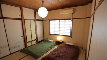 2 bedrooms, desk, free WiFi, bed sheets