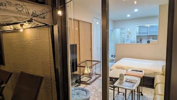 1 slaapkamer, een bureau, een strijkplank/strijkijzer, gratis wifi