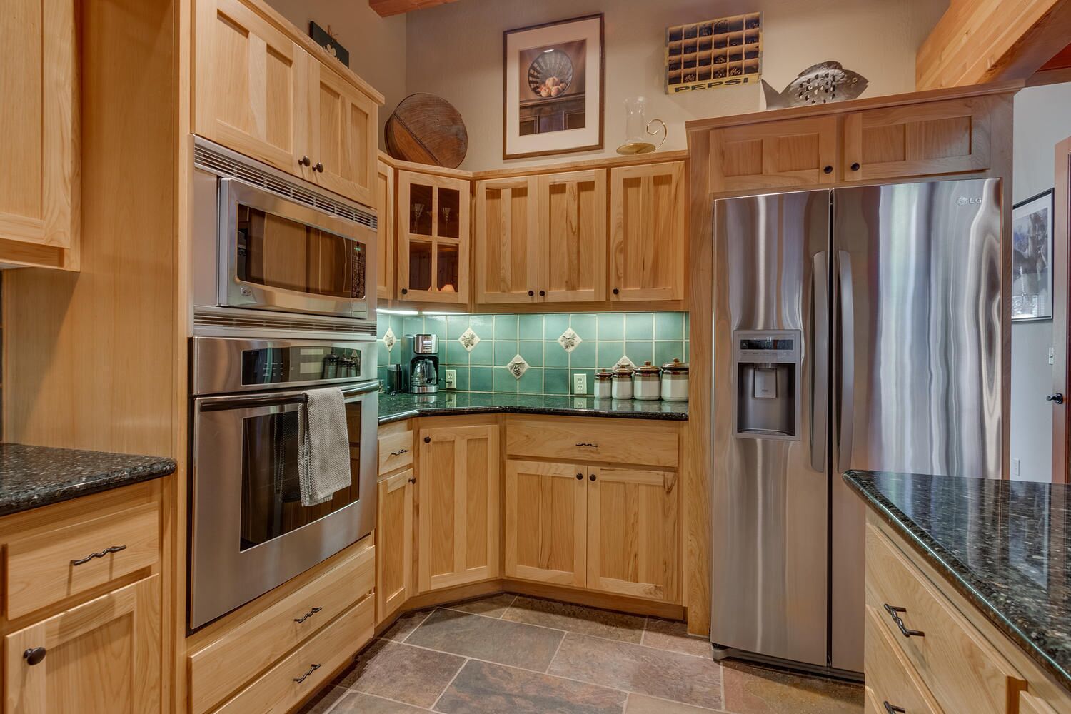 Fireside Lodge- Hot Tub- Pool Table- Ski Shuttle- Amenity Access