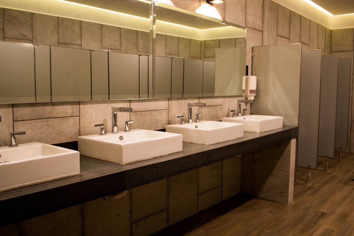 separate bathtub and shower, spring water bathtub, hair dryer, towels