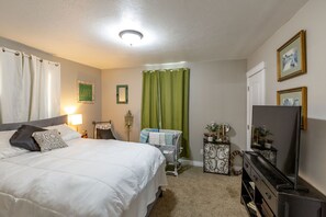 4 habitaciones, tabla de planchar con plancha, wifi y ropa de cama 