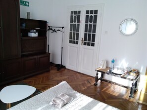 1 bedroom, iron/ironing board, free WiFi, bed sheets - Citadela - Large Double Room (Sombor)