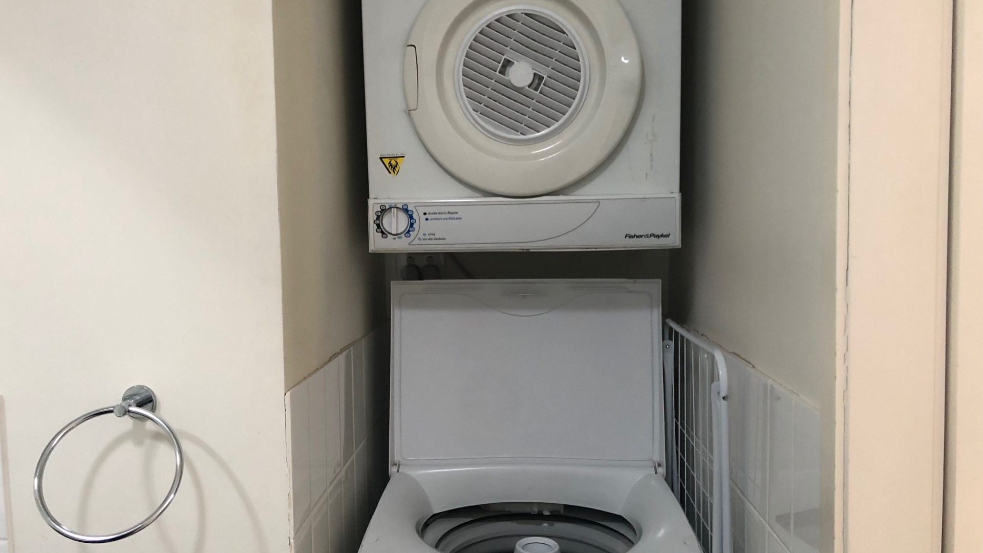 Baden 86 - Rainbow Shores. Walk To Beach - Top Floor - Air conditioned Unit. Free Wi-Fi — image 4