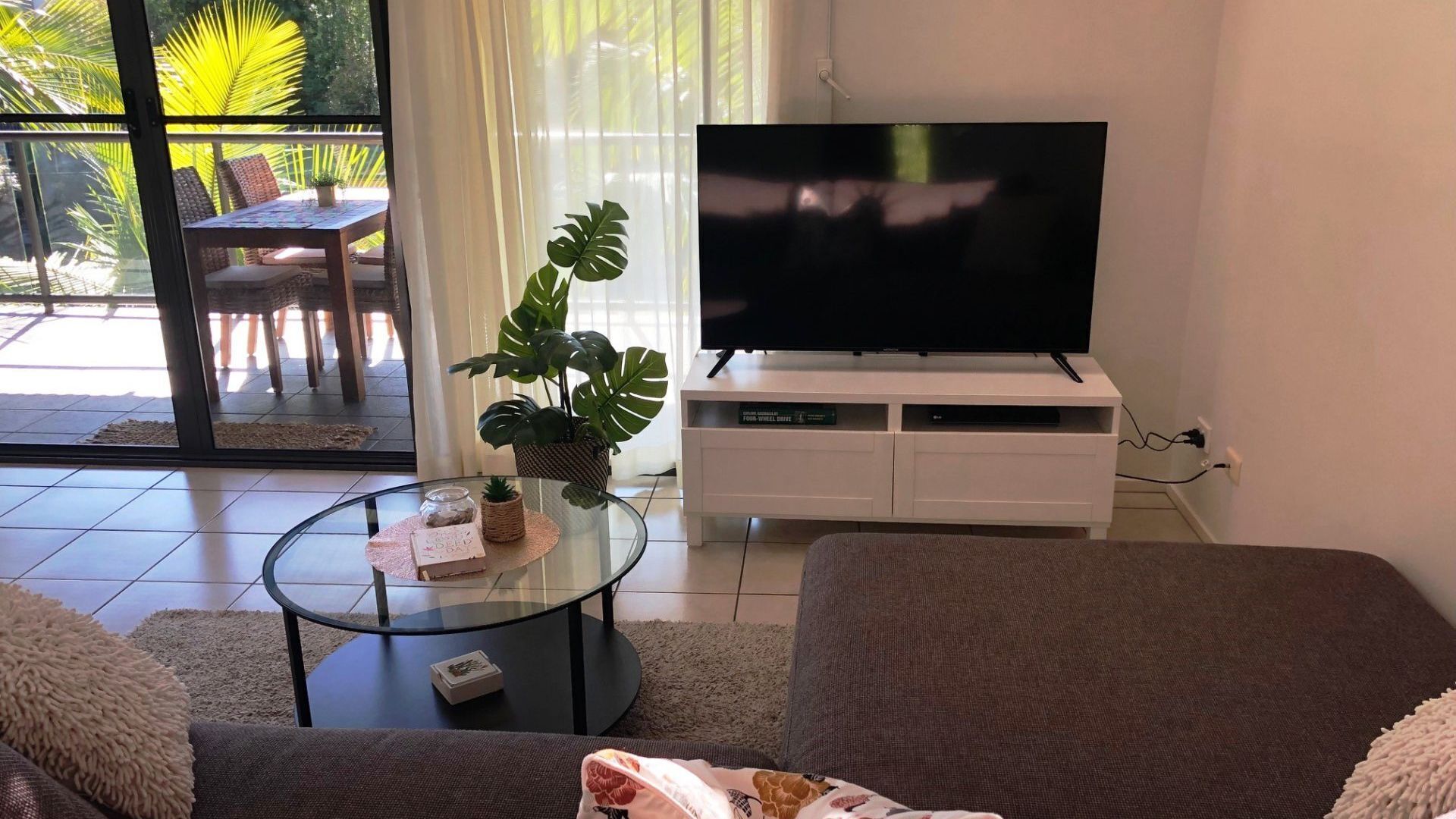 Baden 86 - Rainbow Shores. Walk To Beach - Top Floor - Air conditioned Unit. Free Wi-Fi — image 9