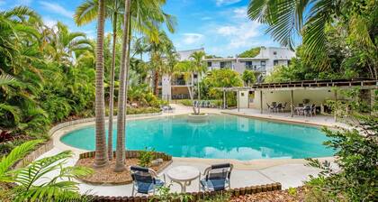 Baden 86 - Rainbow Shores. Walk To Beach - Top Floor - Air conditioned Unit. Free Wi-Fi