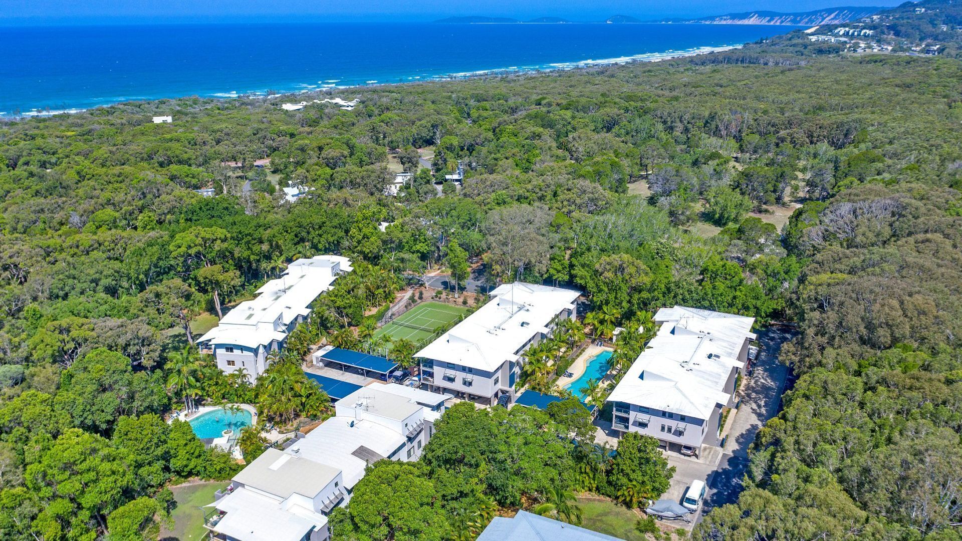 Baden 86 - Rainbow Shores. Walk To Beach - Top Floor - Air conditioned Unit. Free Wi-Fi — image 3