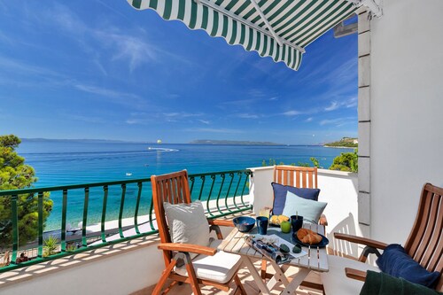 Rantahuoneisto kauniilla merinäköalalla