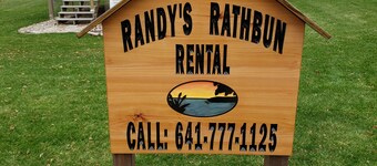 .🏊‍♂Randy's Rathbun Rental.🎣 Fuldt møbleret + 2Bd + Skjul en seng + 1Bath = 6 sovepladser.💤