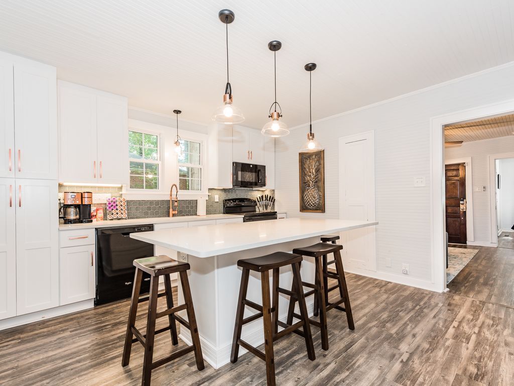 Gorgeous Serene Hideout | 4 King Beds | Office