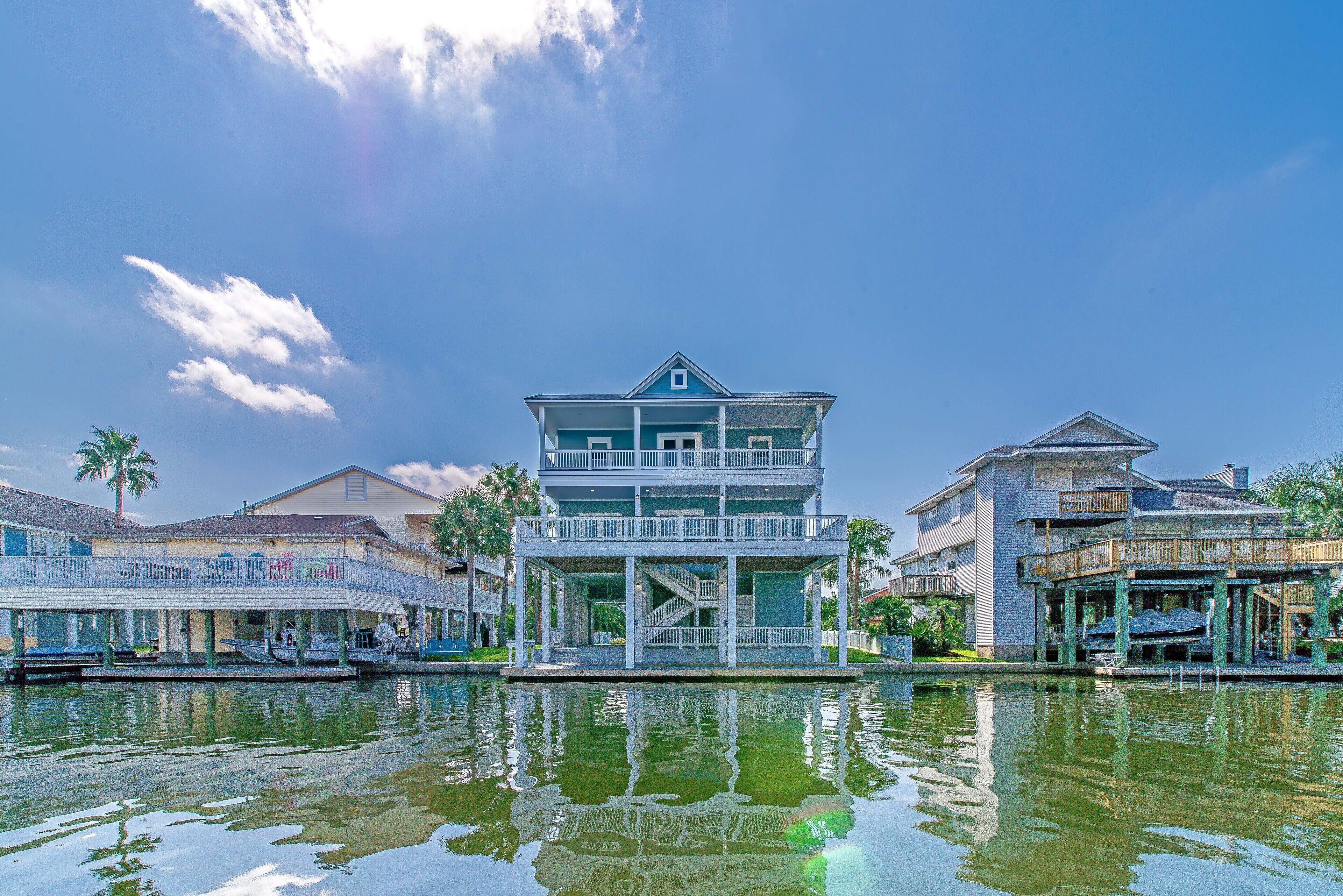 2019 newly built canal home w/ waterfront views; great for relaxing getaways