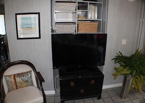 House, Multiple Beds, Private Pool, River View | Living room | 40-inch TV with digital channels