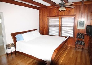 4 عدّة غرف نوم وواي فاي مجانًا وملاءات أسرّة