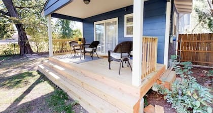 Delano Delight - Near Downtown - Pet Friendly!