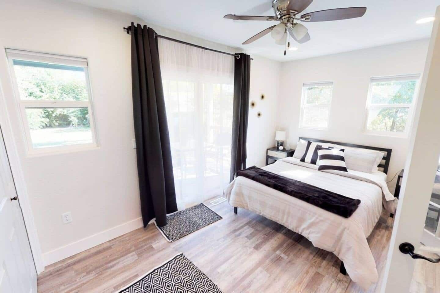 3 Schlafzimmer, Schreibtisch, Bügeleisen/Bügelbrett, Reisekinderbett