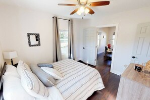 3 bedrooms, desk, iron/ironing board, travel crib