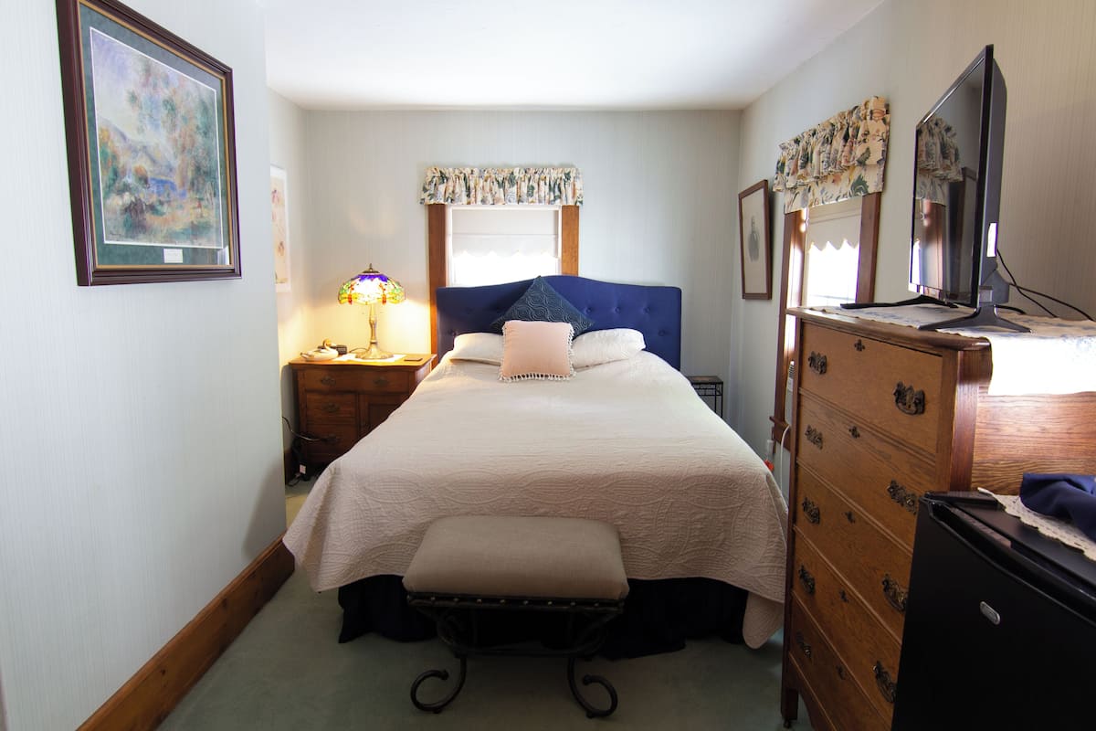 1 bedroom, individually furnished, desk, iron/ironing board