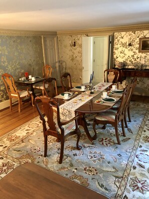 Free daily cooked-to-order breakfast  - Aiken Manor B&B (Franklin)