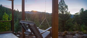 BEAU spot nouvellement construit au nord-ouest de Golden; garage de stationnement