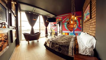 Phòng Suite, 1 giường cỡ king, ban công | 1 phòng ngủ, két bảo mật tại phòng, bàn ủi/dụng cụ ủi quần áo