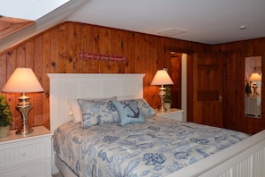 4 bedrooms, iron/ironing board, WiFi