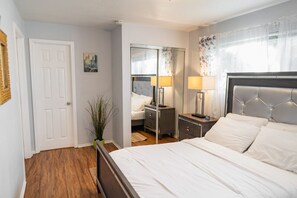 3 habitaciones, escritorio, tabla de planchar con plancha y wifi gratis